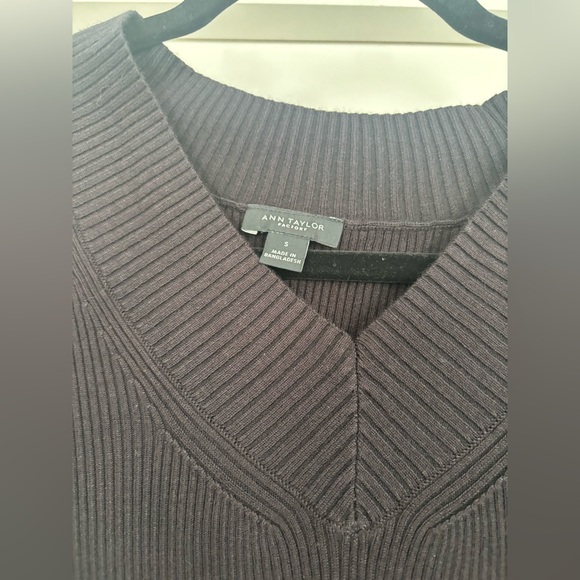 Black knit sweater with blousy shoulders - Picture 3 of 3